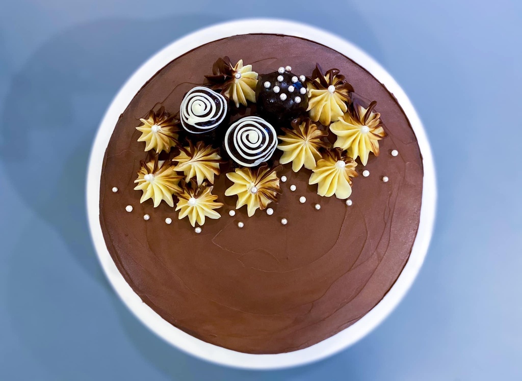 Chocolate Ganache Minimalist Cake