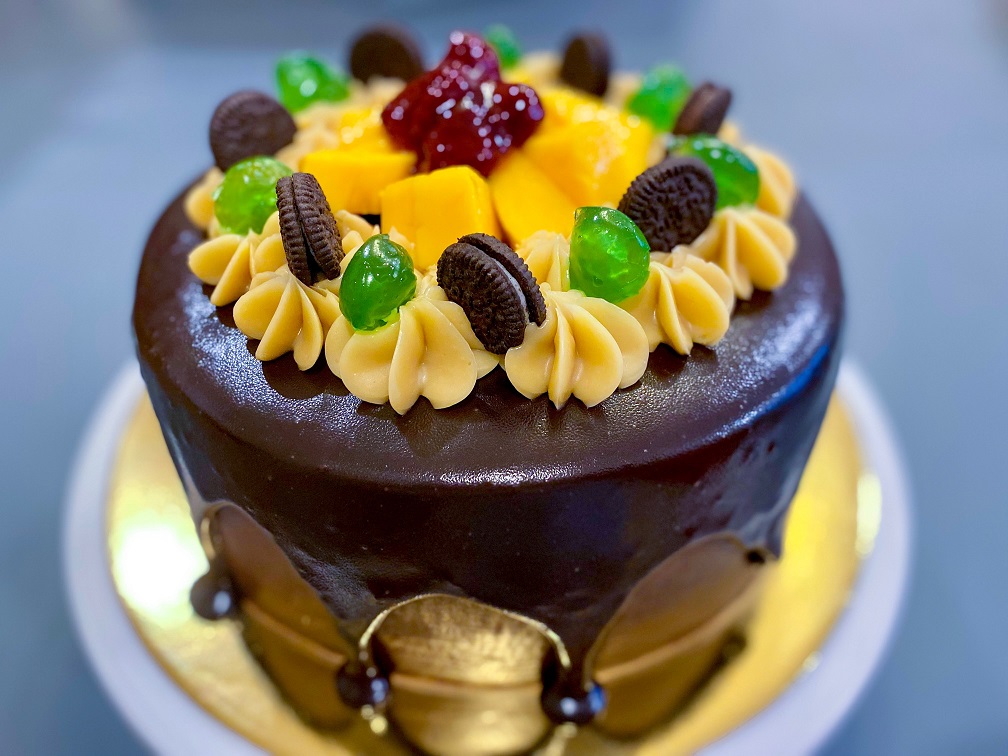 Fruit Festive Ganache Chocolate Drip Choco Moist Cake