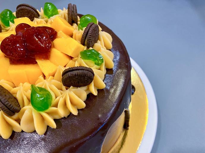 Fruit Festive Ganache Chocolate Drip Choco Moist Cake